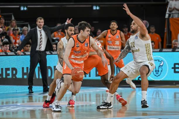 更得益于他 更得益于他